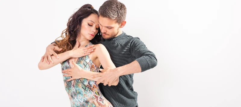 Dança de Salão Adulto (Quarta e Sexta | 19h às 20h | 16 anos)