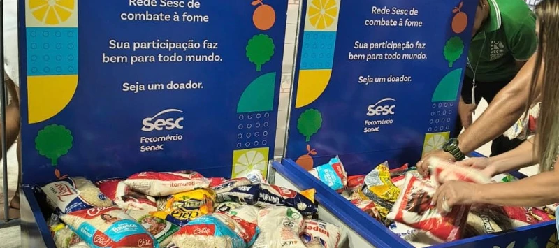 Sesc Mesa Brasil arrecada alimentos no Sairé em Alter do Chão